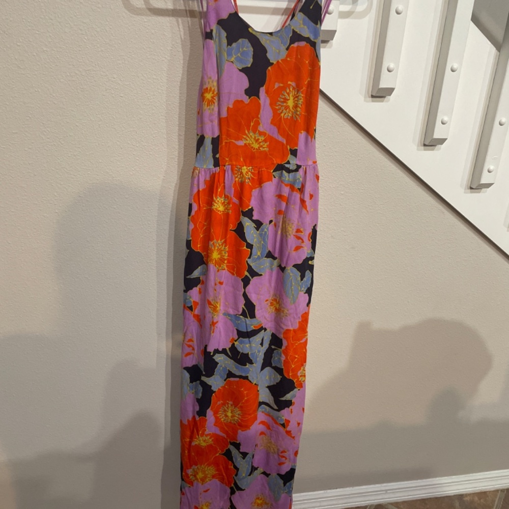 Beautiful dress by Loft - Picture 2 of 9
